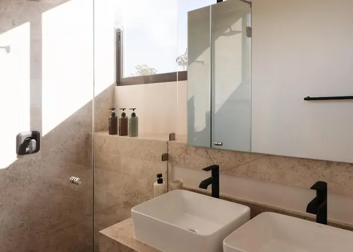4br Modern Luxury With Private Pool & Concierge Service In *